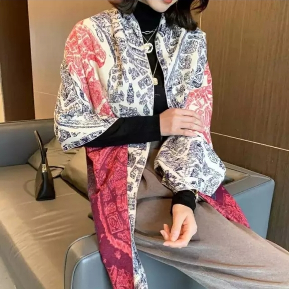 NWOT! Huge Cashmere Horse Scarf - Picture 2 of 5